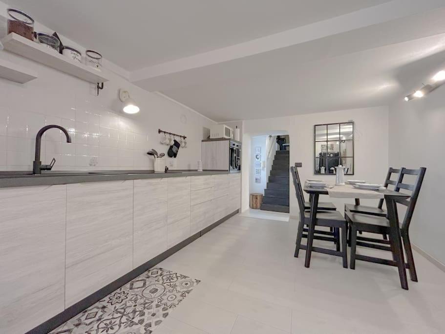 Via Pia Elegante Di Design Crociere 2' Savona
